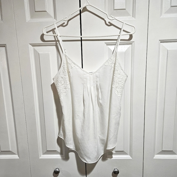 Aritzia Talula White Cami Tank with Lace Detailing Size Medium - Picture 1 of 7